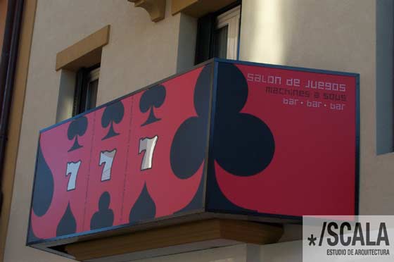 Salon de Juegos. Clopes. Behobia
